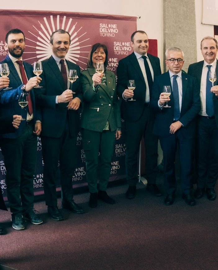 Da sn Patrizio Anisio, direttore del Salone del Vino di Torino; Roberto Sapia, presidente Chambre;