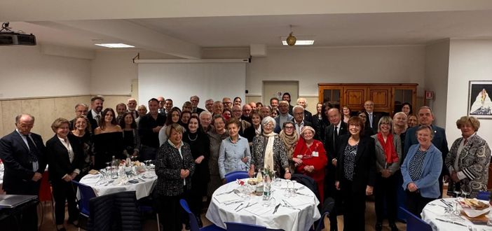 'Con gli occhi nel cuore'; solidarietà e identità valdostana al centro della 'natalizia' del Circolo Valdostano della Stampa 'Con gli occhi nel cuore'; solidarietà e identità valdostana al centro della 'natalizia' del Circolo Valdostano della Stampa