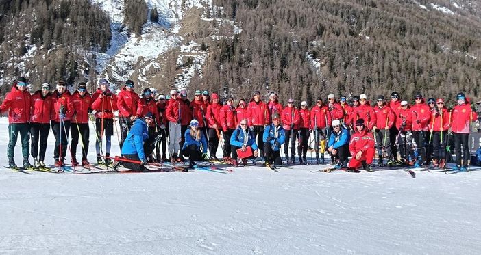 Concluso il corso di formazione di fondo, 32 neo maestri di sci Concluso il corso di formazione di fondo, 32 neo maestri di sci