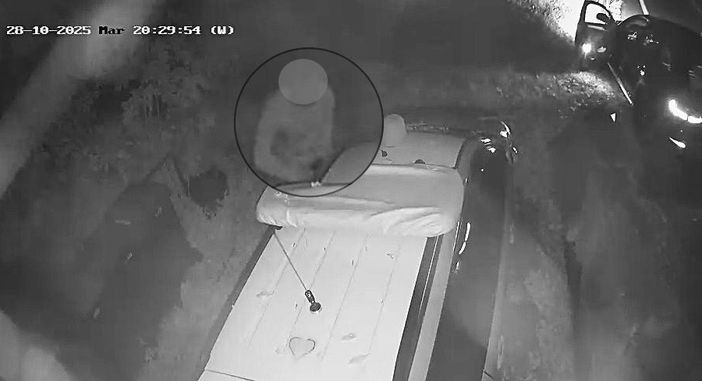 Montjovet, danneggia auto di associazione di volontariato: denunciato