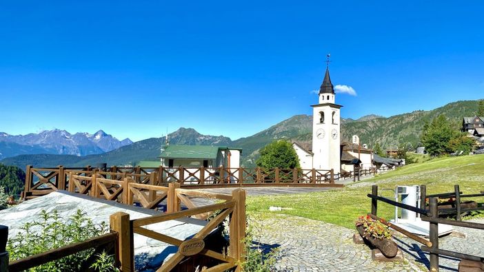 'Chamois senza guida'? Il caso delle assenze del sindaco riaccende il dibattito politico