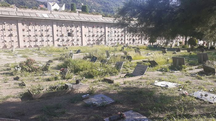 Un angolo del cimitero di Aosta (foto di Massimo Acerbi Predasso)