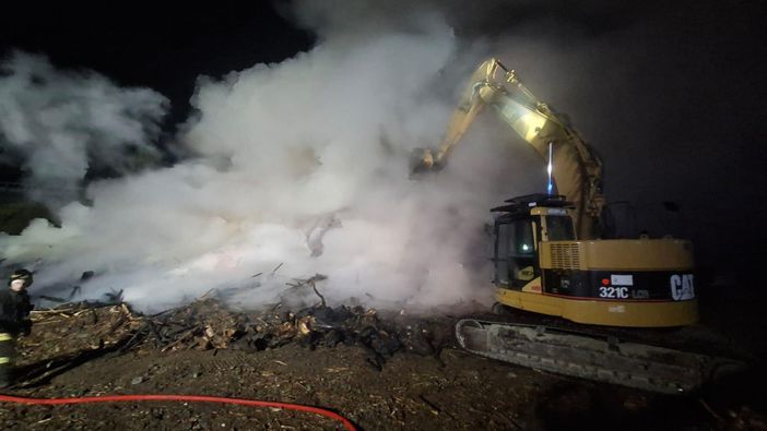 Pontey, domato incendio che nella notte ha distrutto una catasta di legna