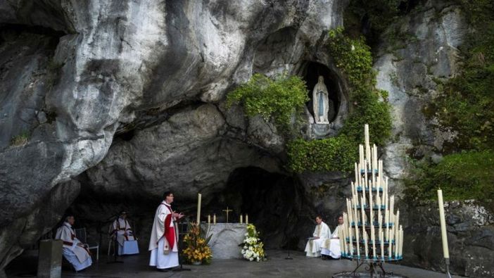 Don Mercuri Giovinazzo leggerà la Preghiera per la Pace al convegno del Forum Sociosanitario a Lourdes Don Mercuri Giovinazzo leggerà la Preghiera per la Pace al convegno del Forum Sociosanitario a Lourdes