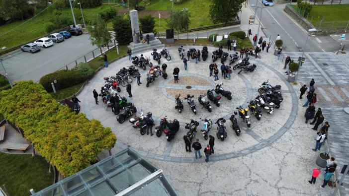 Un successo a Pontey l'invasione di centauri per la prima 'Motobenedizione' Un successo a Pontey l'invasione di centauri per la prima 'Motobenedizione'