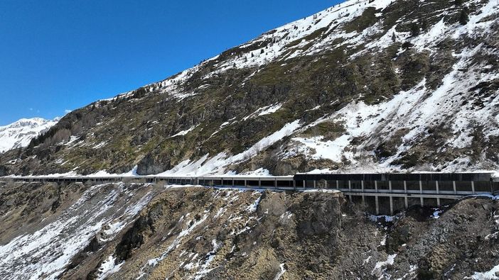 'Miracolo' degli svizzeri: riaperto il tunnel del Gran San Bernardo