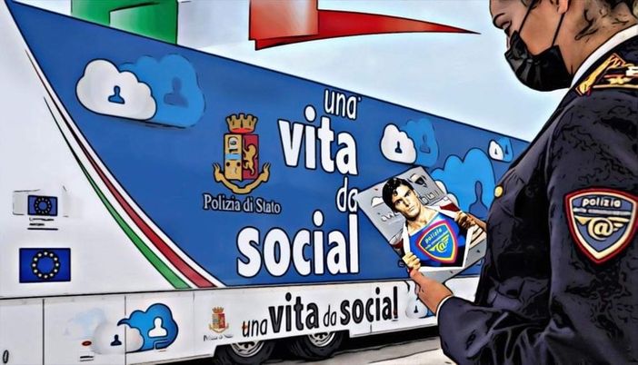 Torna ad Aosta 'Una vita da social' per usare al meglio Internet Torna ad Aosta 'Una vita da social' per usare al meglio Internet