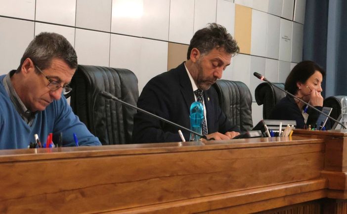 Al centro, il presidente della Seconda commisione, Marco Sorbara