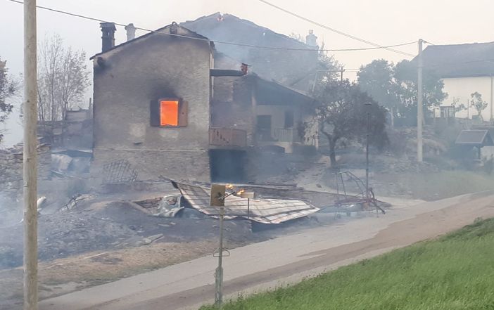 Maxi incendio Aymavilles, tre inchieste e nove persone indagate oltre alla società Deval spa