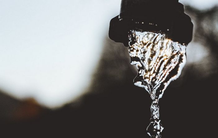 Acqua potabile ad Aosta, completata sanificazione dei serbatoi; dagli esiti delle analisi dipende la revoca della bollitura Acqua potabile ad Aosta, completata sanificazione dei serbatoi; dagli esiti delle analisi dipende la revoca della bollitura