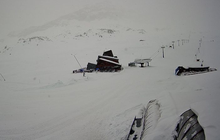 La neve a Cervinia poco prima delle 11 di questa mattina La neve a Cervinia poco prima delle 11 di questa mattina