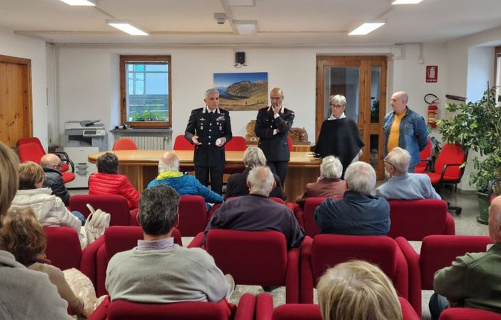 Anziani valdostani a lezione 'anti truffa' dai carabinieri