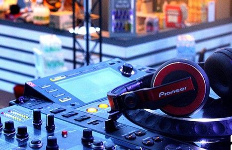 'Noi il 29 giugno andiamo al mare...'; venti dj valdostani storici disertano 'Quelli che...la Disco' 'Noi il 29 giugno andiamo al mare...'; venti dj valdostani storici disertano 'Quelli che...la Disco'