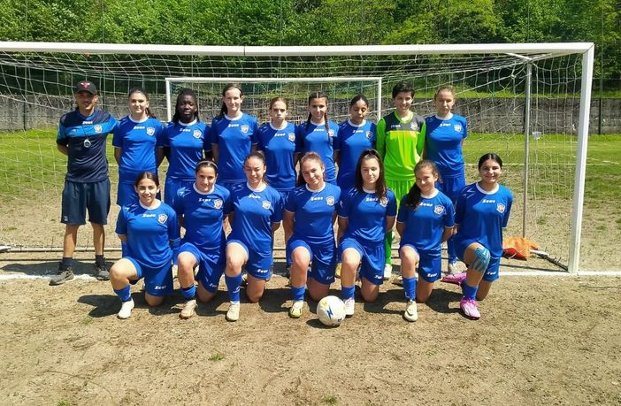 Calcio F: U15, le Leonesse dell'Aosta 511 giocano a tennis con il Quarona Calcio F: U15, le Leonesse dell'Aosta 511 giocano a tennis con il Quarona
