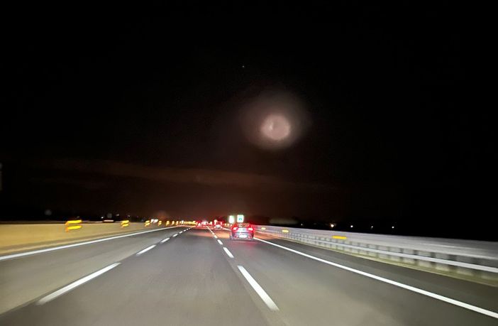 Immagine dell'alone luminoso ieri sera alle 19,21 (credit Nicolas Viérin) Immagine dell'alone luminoso ieri sera alle 19,21 (credit Nicolas Viérin)