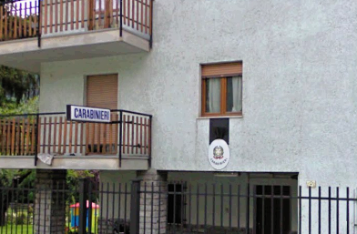 Morgex, noto dirigente sportivo sorpreso sul tetto di casa del fidanzato di un'atleta 20enne