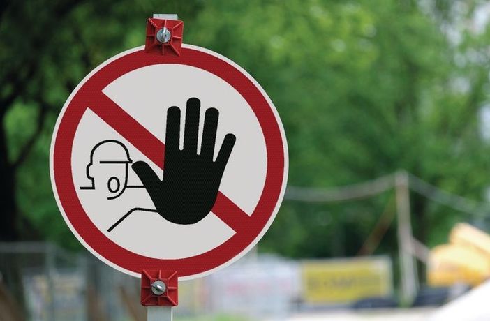 La violenza sulle donne è un virus, isolamento sociale per gli uomini che picchiano