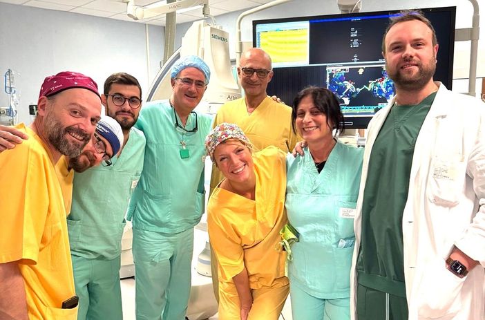 Il dottor Scacciatella con la sua équipe