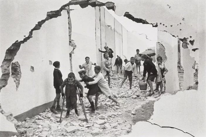 Siviglia, Spagna, 1933 - Henri Cartier-Bresson (1908-2004)