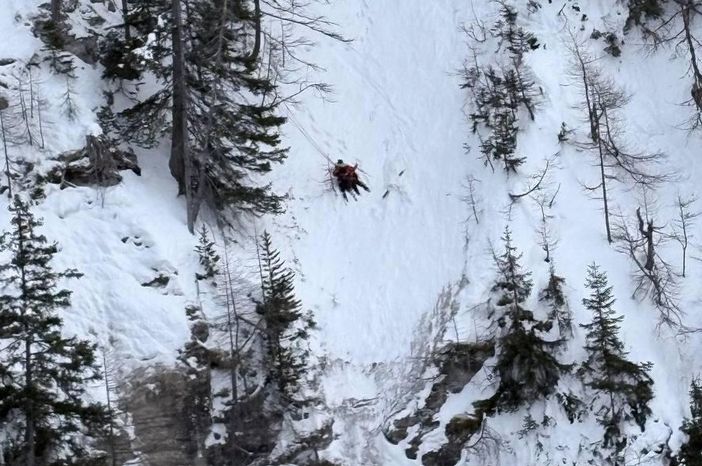 Freeride in canale vietato, recuperati due giovani americani in Val Veny