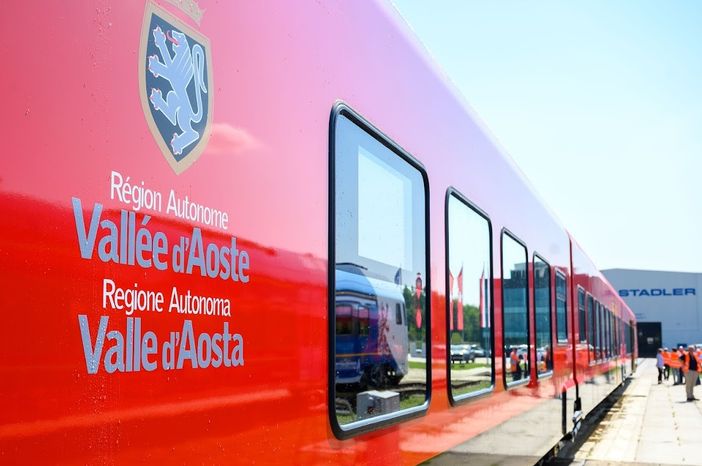 Collaudato il primo treno elettrico per la futura ferrovia valdostana Collaudato il primo treno elettrico per la futura ferrovia valdostana