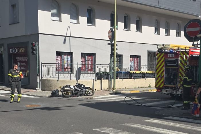 A dx la moto coinvolta nell'incidente