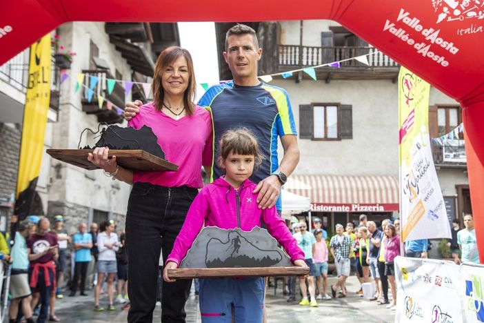 Trofei per Marlène Jocallaz e Alex Dejanaz (photo credit Stefano Jeantet)
