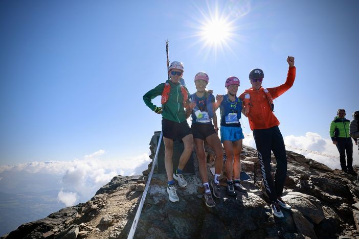 I vincitori della gara maschile e femminile in vetta (photo credit Roberto Roux)