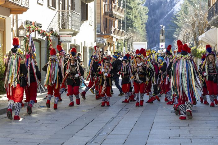 Tutto pronto per 'Lo Camentran', il suggestivo Carnevale di Courmayeur Tutto pronto per 'Lo Camentran', il suggestivo Carnevale di Courmayeur