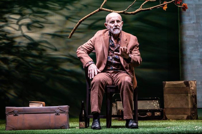 Giuseppe Cederna durante la rappresentazione al Teatro Stabile di Torino