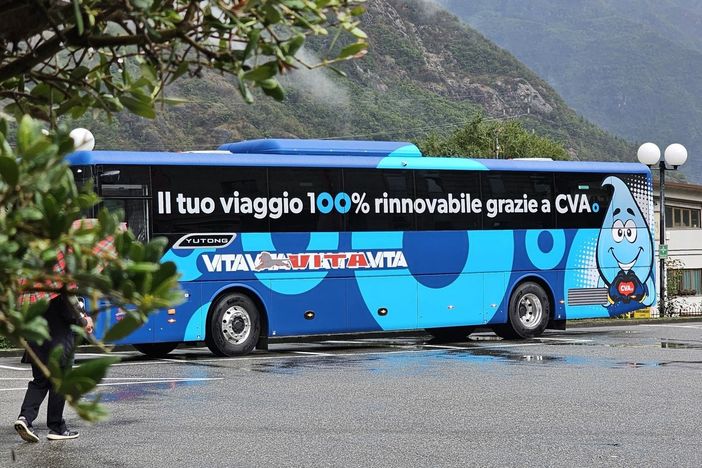 Cva e Vita insieme per la mobilità sostenibile: presentati ad Arnad 10 nuovi autobus elettrici