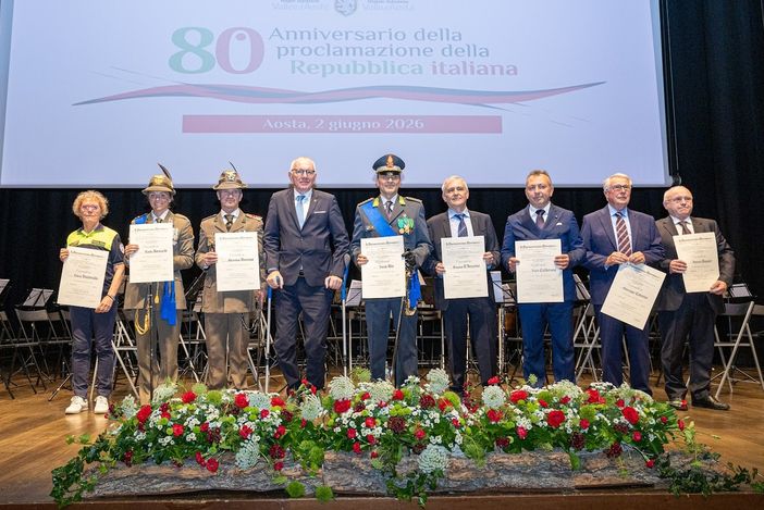 I nuovi insigniti Ufficiali e Cavalieri all'Ordine del Merito della Repubblica (cliccare sull'immagine per avviare la gallery) I nuovi insigniti Ufficiali e Cavalieri all'Ordine del Merito della Repubblica (cliccare sull'immagine per avviare la gallery)