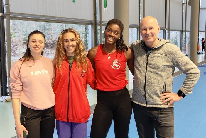 Martina Mladenic, Eleonora Foudraz e Charlotte Siani insieme a coach Ottoz