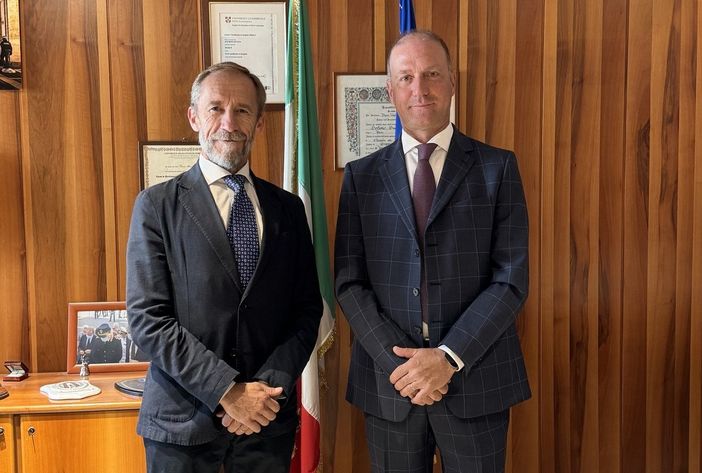 Da sn il questore di Aosta, Gian Maria Sertorio e il Primo Dirigente vicario, Augusto Canini