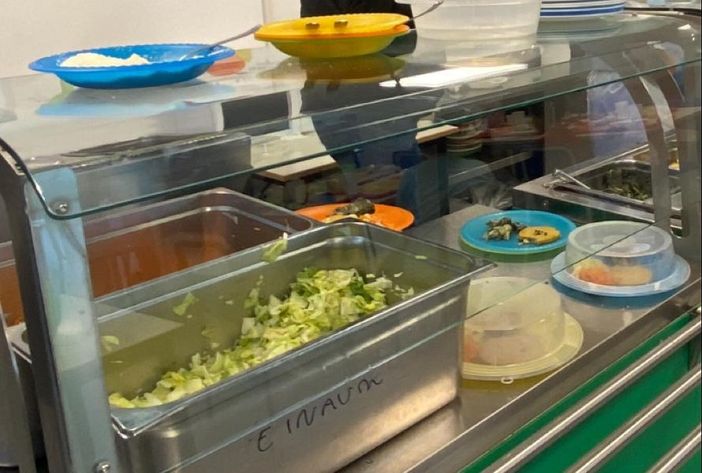 Aosta: Alla mensa della scuola Einaudi giornalisti 'giudici' del menù contestato dai genitori