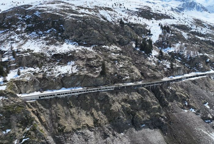 Dietrofront degli svizzeri, il traforo del G.S. Bernardo resta chiuso fino a data da decidere Dietrofront degli svizzeri, il traforo del G.S. Bernardo resta chiuso fino a data da decidere