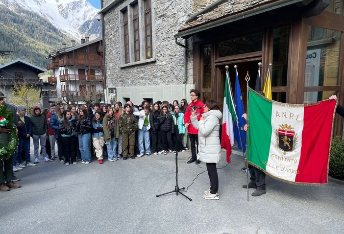Courmayeur, celebrato con un giorno d'anticipo il 25 Aprile Courmayeur, celebrato con un giorno d'anticipo il 25 Aprile
