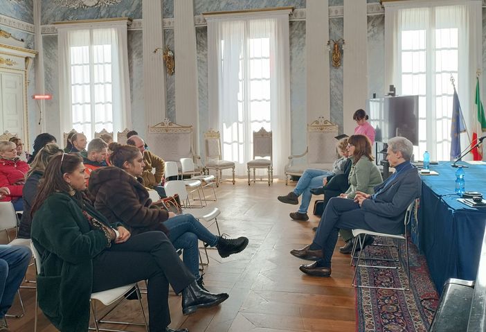 Un momento dell'incontro nel Salone Ducale Un momento dell'incontro nel Salone Ducale