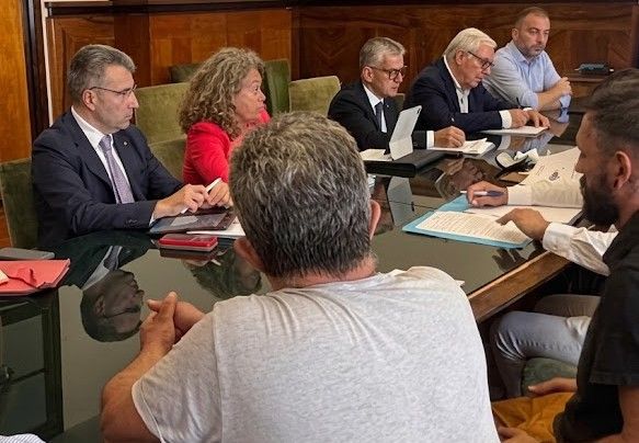 Al centro Monica Pirovano e Luigi Bertschy durante la riunione al ministero delle Imprese