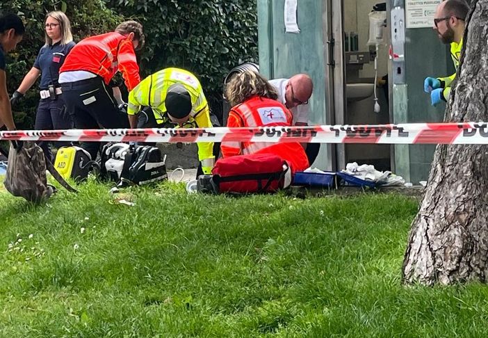 I soccorritori intervenuti lunedì scorso in via Torino I soccorritori intervenuti lunedì scorso in via Torino