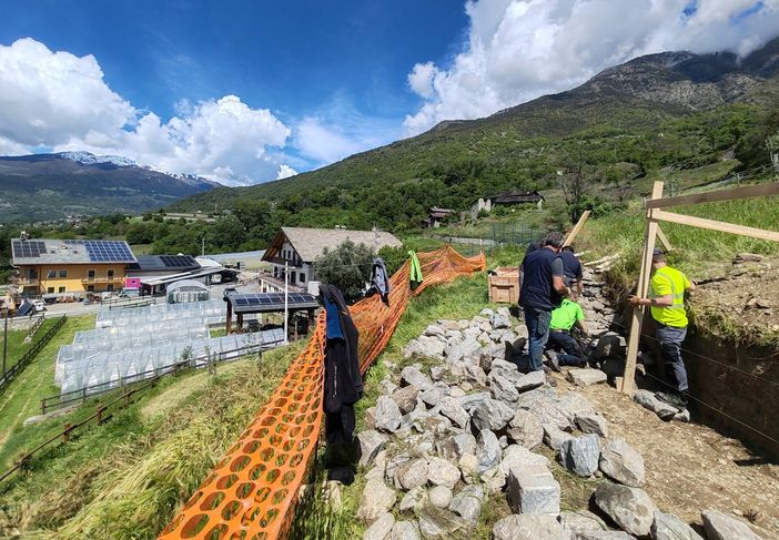 Un intervento di ripristino di muretto a secco nell'ambito del progetto GAL