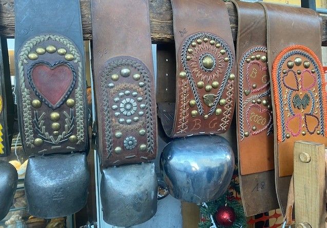 Non solo legno alla Foire; ecco i collari per campanacci di Bruno Gerbore VIDEO