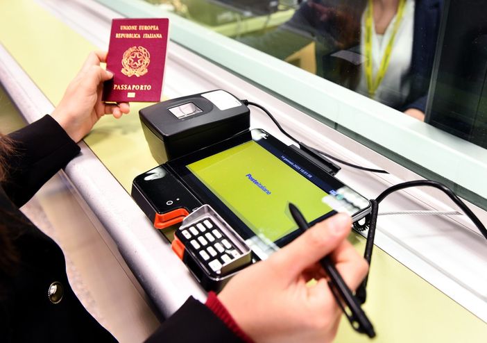 In Valle d’Aosta rilasciati 800 passaporti negli uffici postali