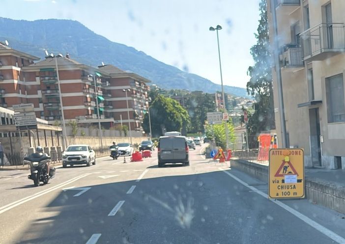 Aosta; cantieri stradali, deviazioni e automobilisti esasperati. Il Comune corre ai ripari Aosta; cantieri stradali, deviazioni e automobilisti esasperati. Il Comune corre ai ripari