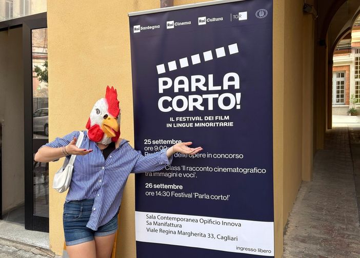 Chryslène Quendoz nelle vesti de Lo Pou, mascotte de Le Digourdì