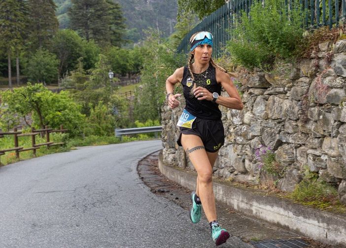 Lorella Charrance impegnata nella cronoscalata lo scorso anno (photo credit Davide Verthuy)