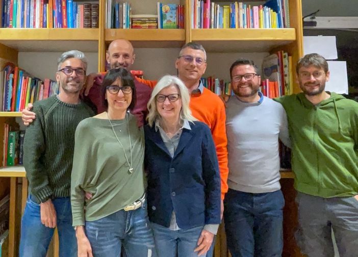 In alto da sn a dx Rassel Tresca consigliere, Italo Théodule tesoriere, Francesco Bonvicini vicepresidente, Jean Paul Tournoud presidente. In basso da sn a dx: Marcella Mantova segretaria e Alessandra Benzo consigliera