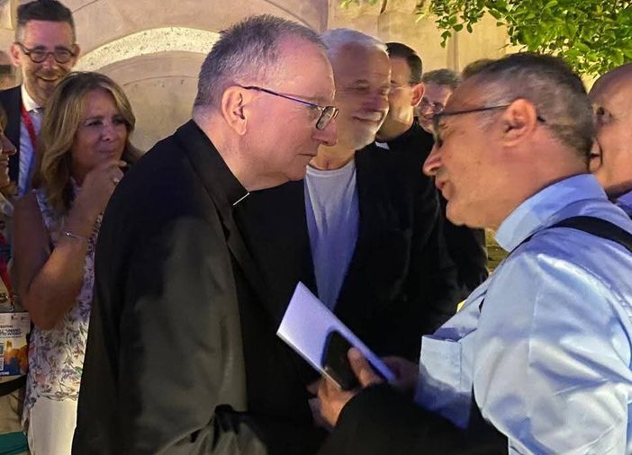Il cardinale Parolin incontra don Mercuri Giovinazzo