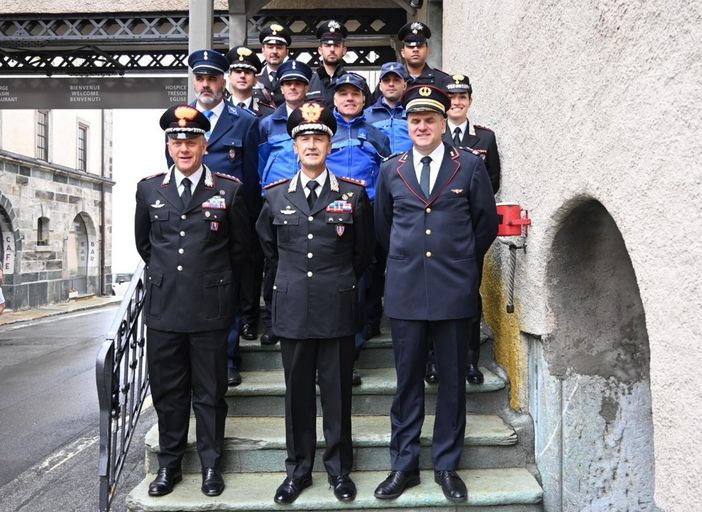 Il generale Galletta in Valle: visita ai carabinieri e incontro con i militari al confine Il generale Galletta in Valle: visita ai carabinieri e incontro con i militari al confine