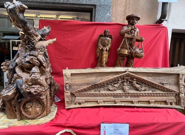 Giuseppe Crestani alla Fiera di Sant’Orso; 30 anni di legno, ricerca e libertà creativa